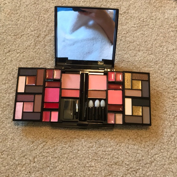 The Color Institute Other - NEW! The Color Insititue Makeup Palette